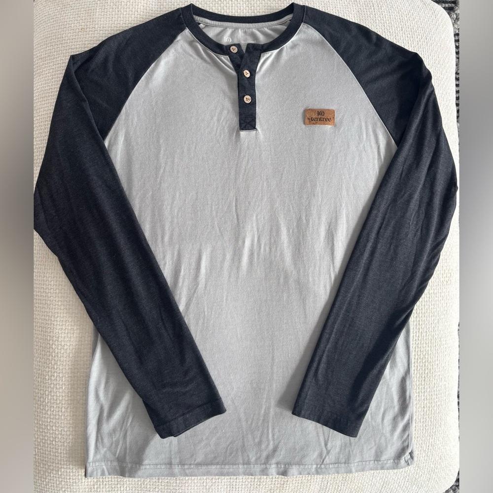 tentree Men's Long Sleeve Henley in Gray and Black